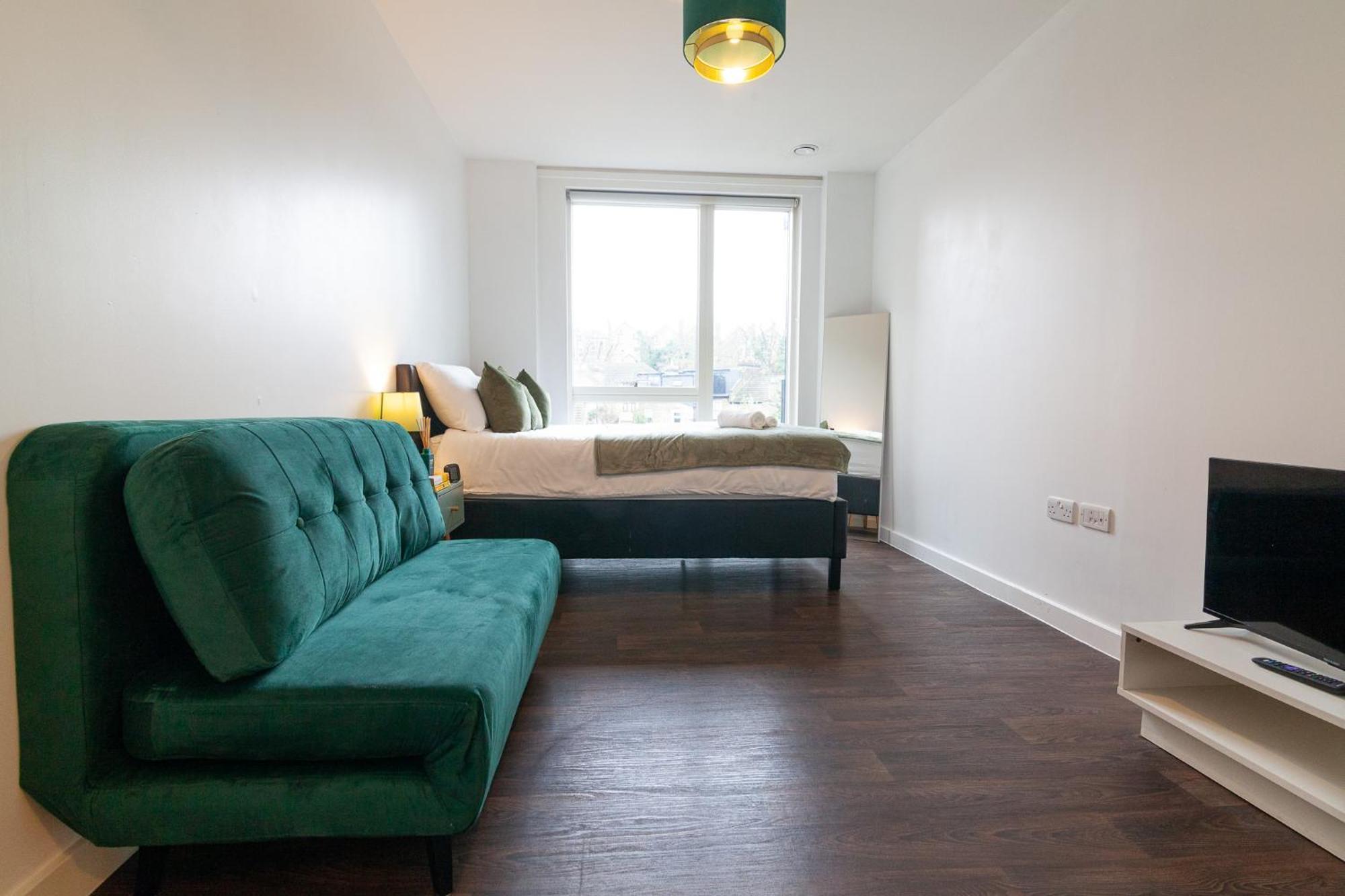 Spacious And Bright With Balcony Views Appartamento *