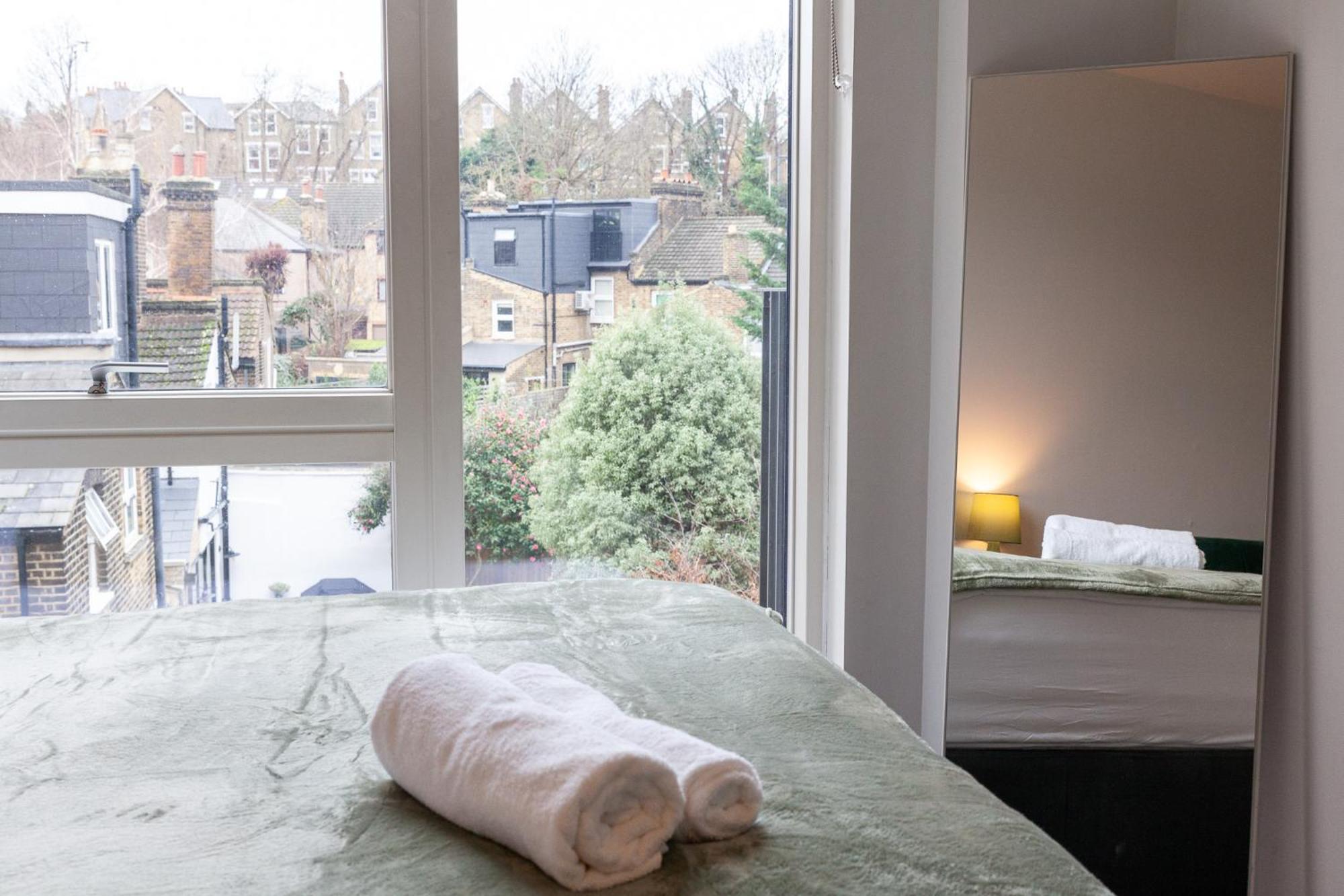 Appartamento Spacious And Bright With Balcony Views Londra